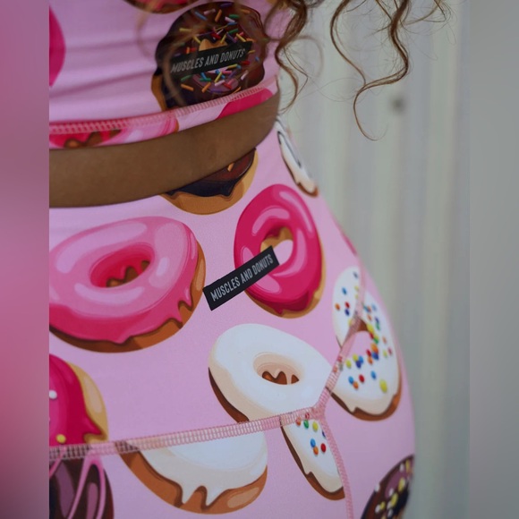 Muscles and Donuts - EUC Pink Donut Athletic Shorts with Pockets Size Large - Picture 4 of 14